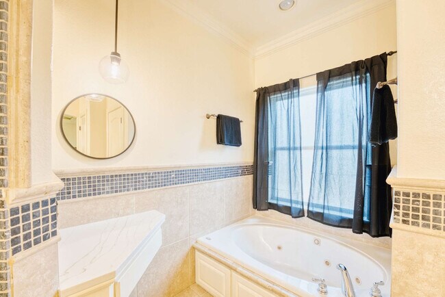 Building Photo - 13810 AR-16 Scenic