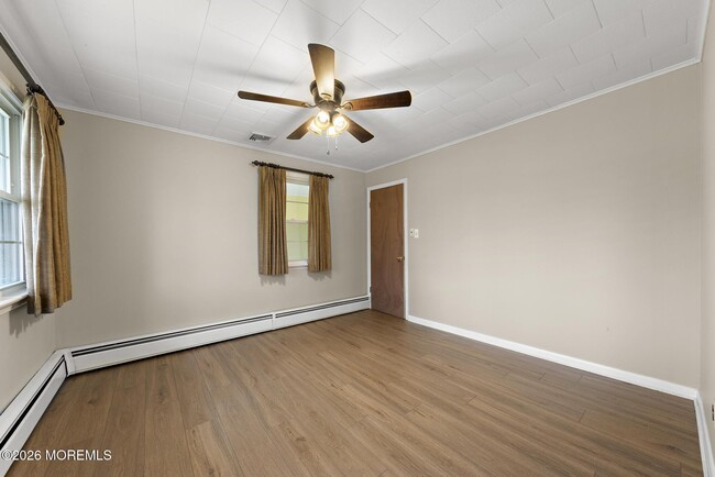 Building Photo - 14 Swan Ave