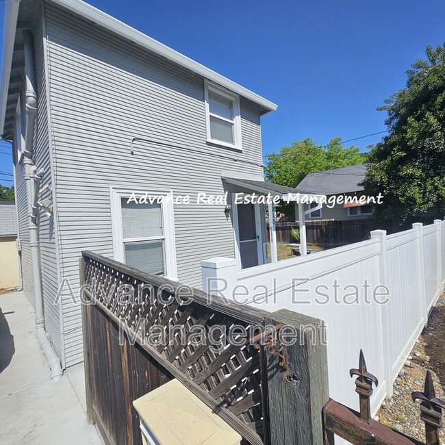 Building Photo - 3010 Franklin Blvd