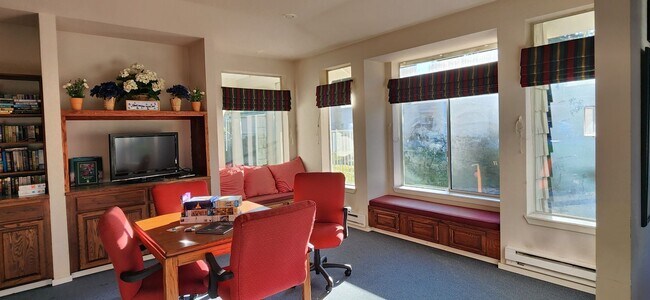 Building Photo - 3 bedroom 2 bath First Floor Condo in Lake Stevens $2395.00