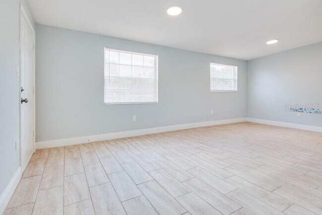 Building Photo - 9215 Starkey Rd