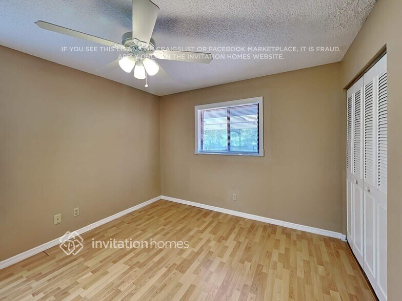 Building Photo - 3040 Oak View Dr