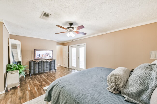 Building Photo - 3007 Chester Dr