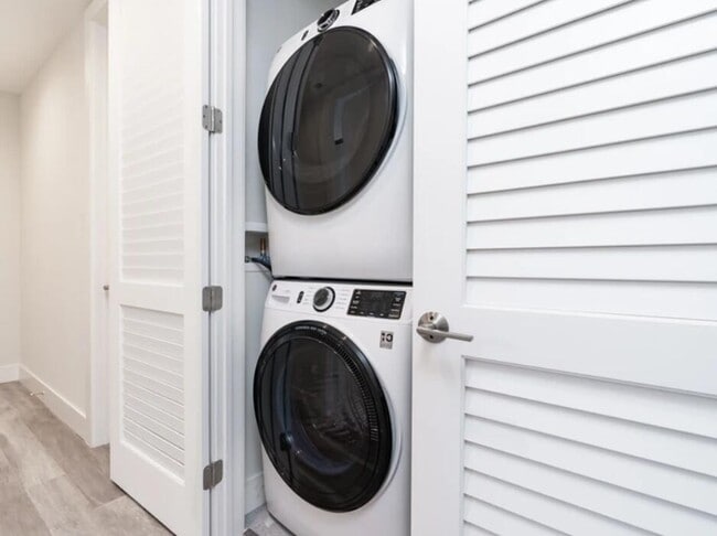 Building Photo - 1301 Alpha St