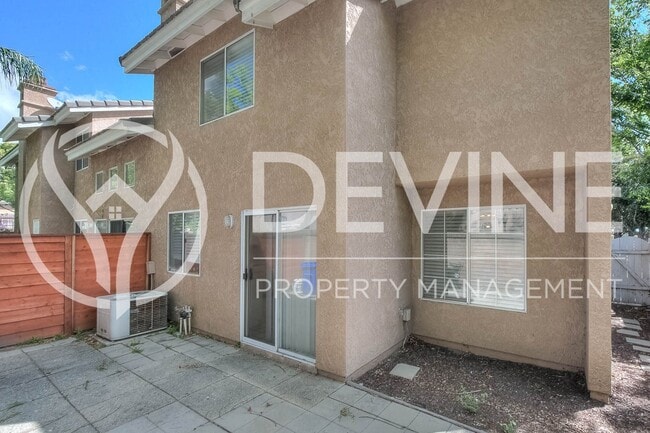 Building Photo - Move-In Ready Home