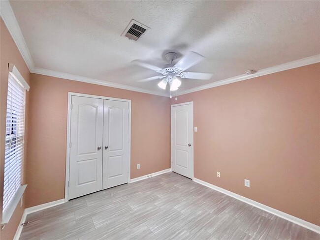Building Photo - 803 Sweet Flower Dr