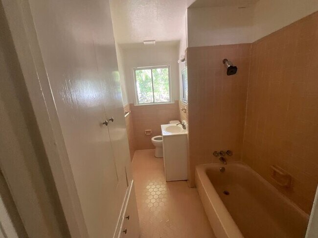 Building Photo - 3612 Sykes Park Dr
