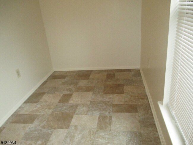 Building Photo - 181 Long Hill Rd