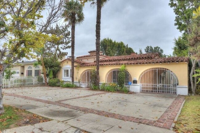 Building Photo - Welcome to this beautifully updated Spanis...