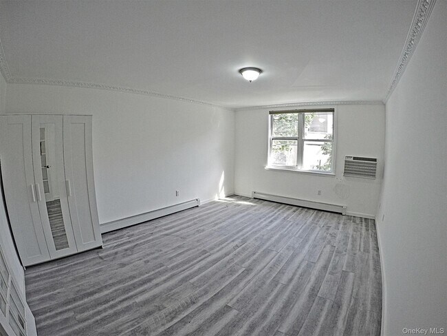 Building Photo - 40-24 Aske St