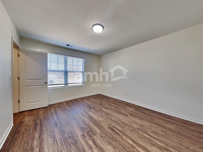 Building Photo - 220 Orion Way