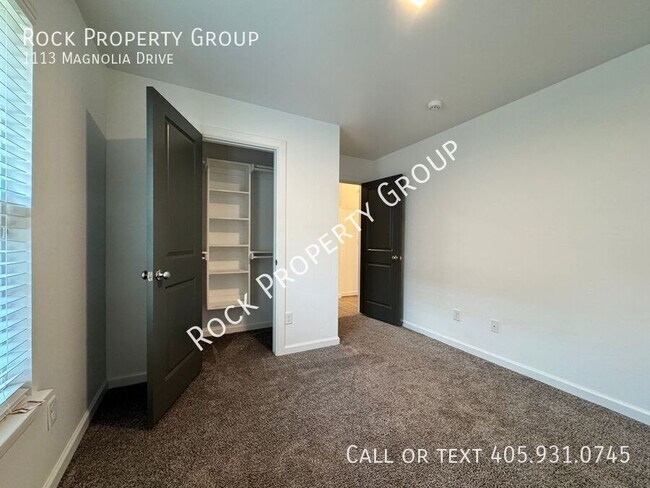Building Photo - 1113 Magnolia Dr