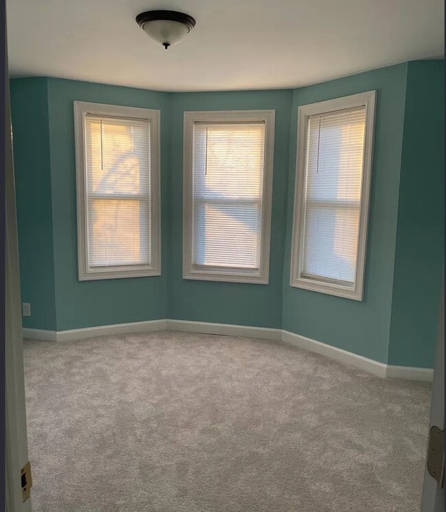 Primary Photo - 6 Burke St