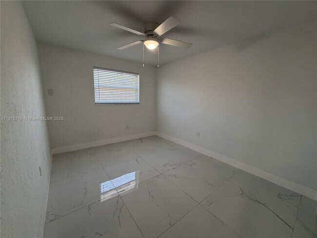 Building Photo - 629 SW 10th St