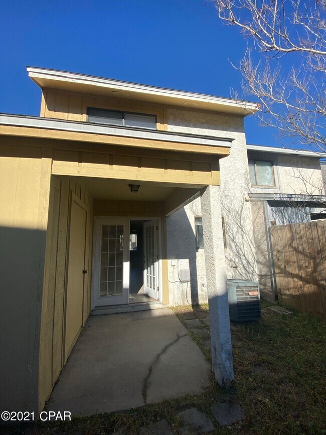 Building Photo - 409 Venetian Way