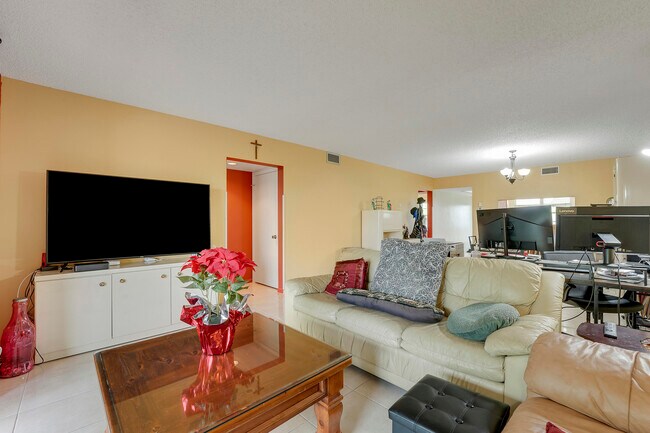 Building Photo - 3305 Aruba Way