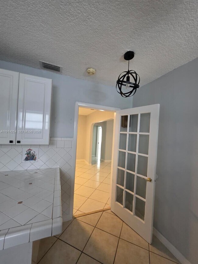 Building Photo - 2970 SW 17th St