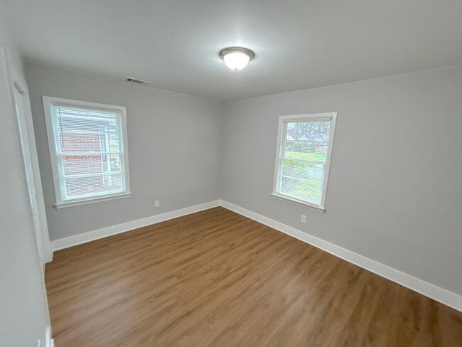 Building Photo - 1326 Whitewater Rd