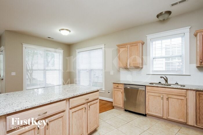 Building Photo - 532 Catawba Ave