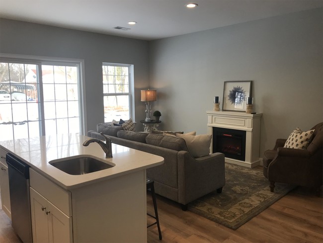 Building Photo - 2405 Rosa RoadRidge Manor Ct