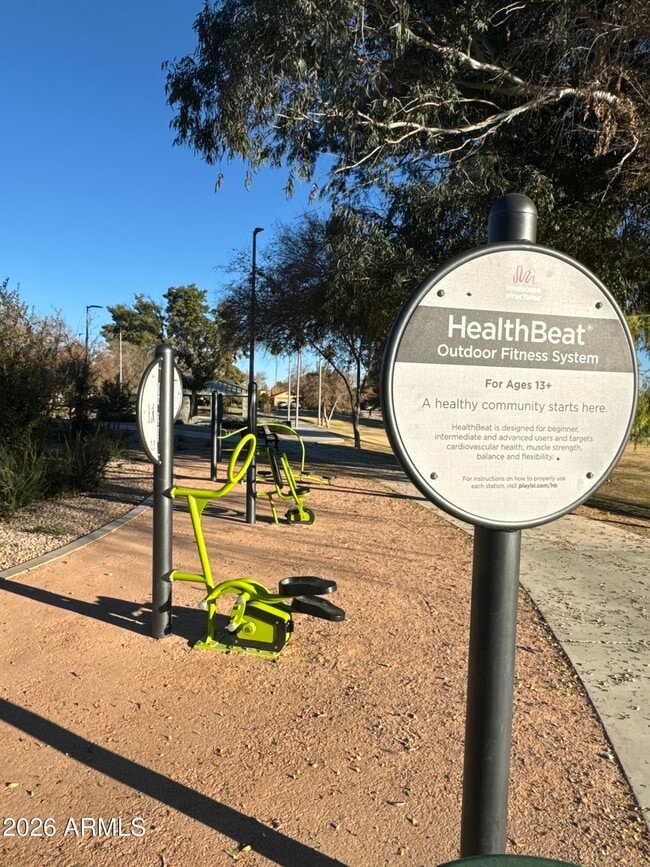 Building Photo - 1622 N Comanche Dr