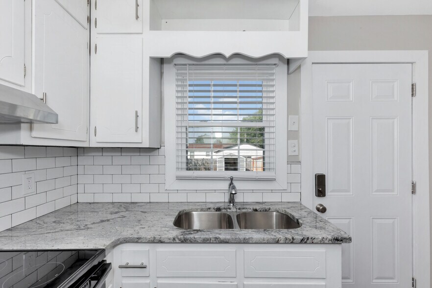 Building Photo - 3116 Hale Dr SW