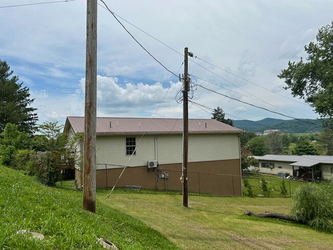 Building Photo - 237 Kingsley Dr