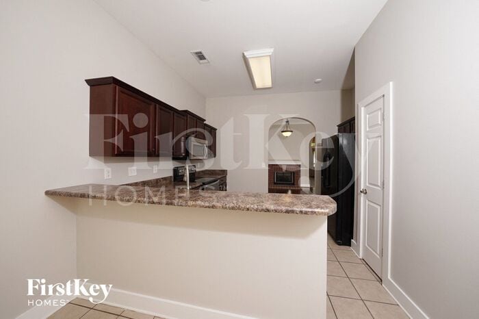 Building Photo - 4657 Nicholas Dr