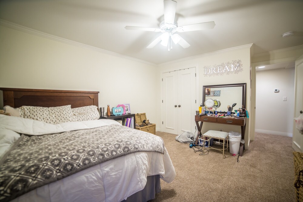 Building Photo - 4000 Oak St