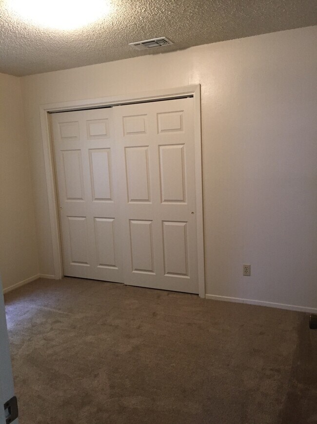 Building Photo - 4310 Prairie Dr