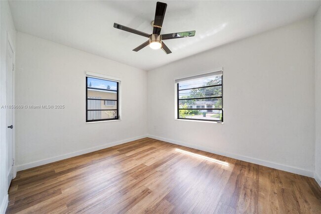 Building Photo - 301 SW 51st Ave