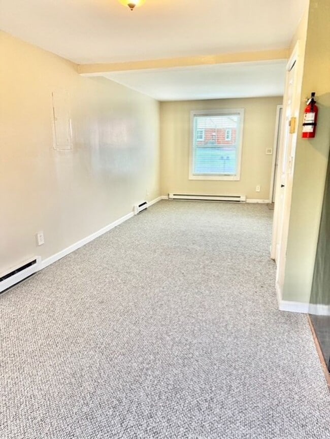 Building Photo - 120 Hinsdale St