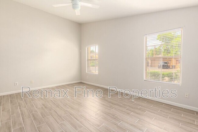 Building Photo - 1851 E Carla Vista Dr