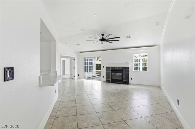 Building Photo - 5204 Elm Grove Dr