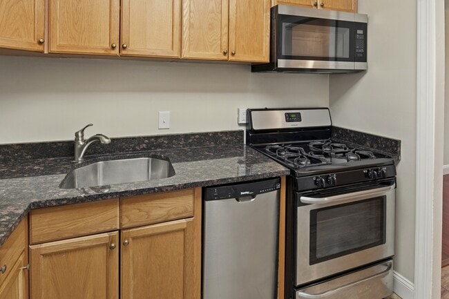 Building Photo - 10596 Twin Rivers Rd