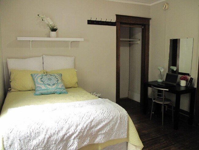 bedroom 4 - 409 Dryden Rd