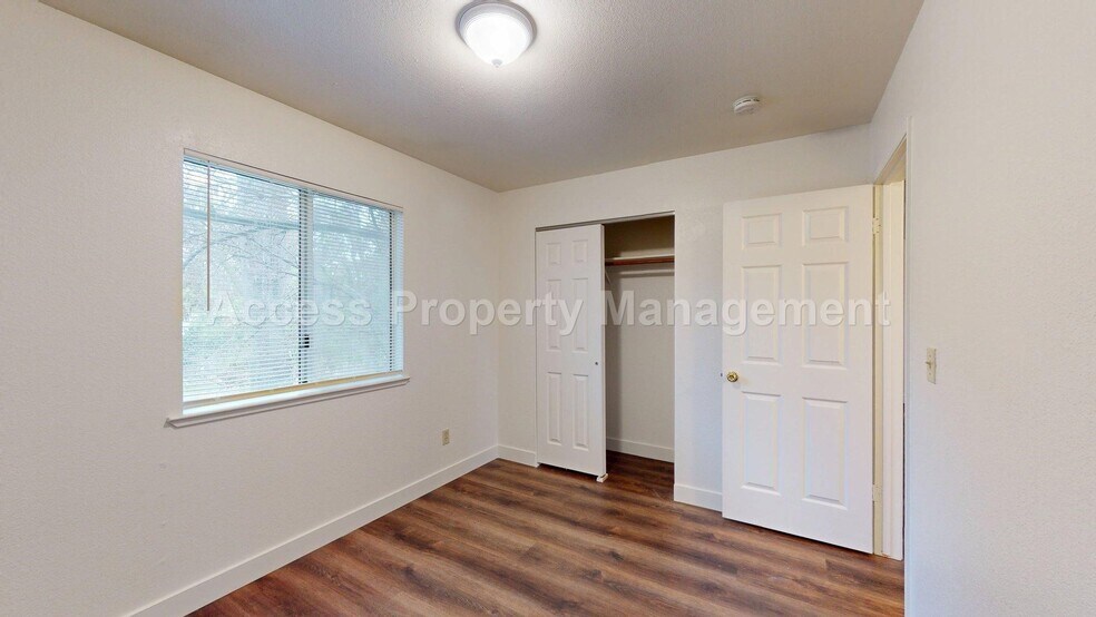 Building Photo - 114 Baker St