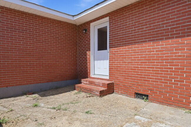 Building Photo - 1305 Yeadon Rd