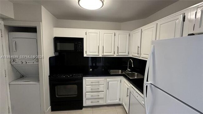 Building Photo - 2333 Brickell Ave