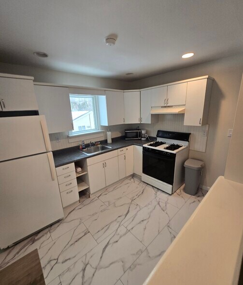 Building Photo - 23 Valkyr Rd