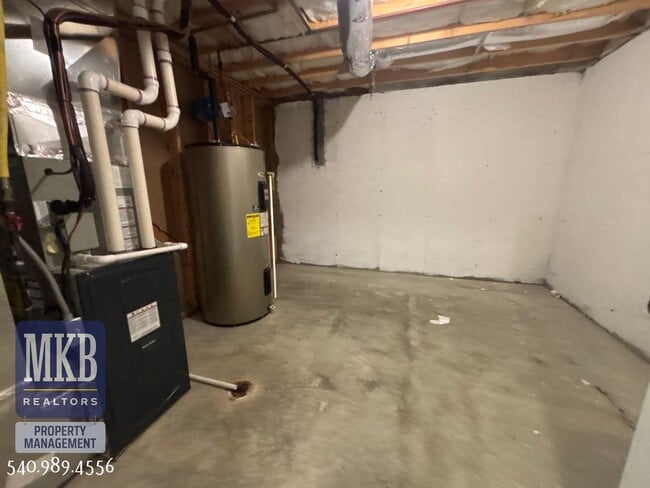 Building Photo - 6423 Westshire Ct