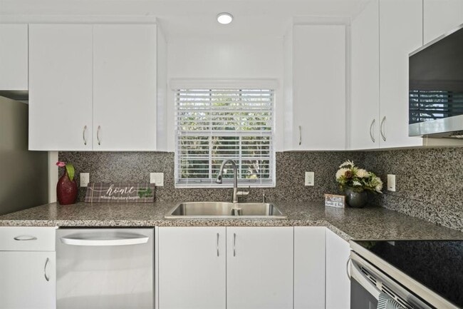Building Photo - 6634 Hickorywood Ln