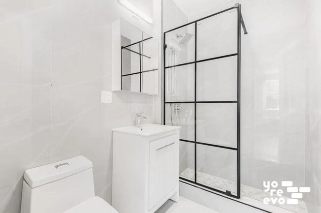 Building Photo - 2 bedroom in Brooklyn NY 11216