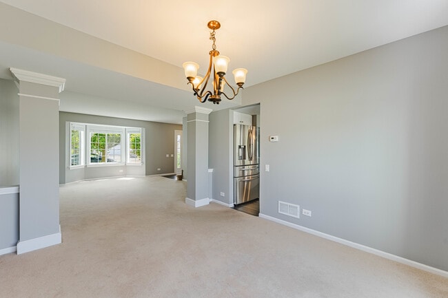 Building Photo - 1371 Braymore Cir E