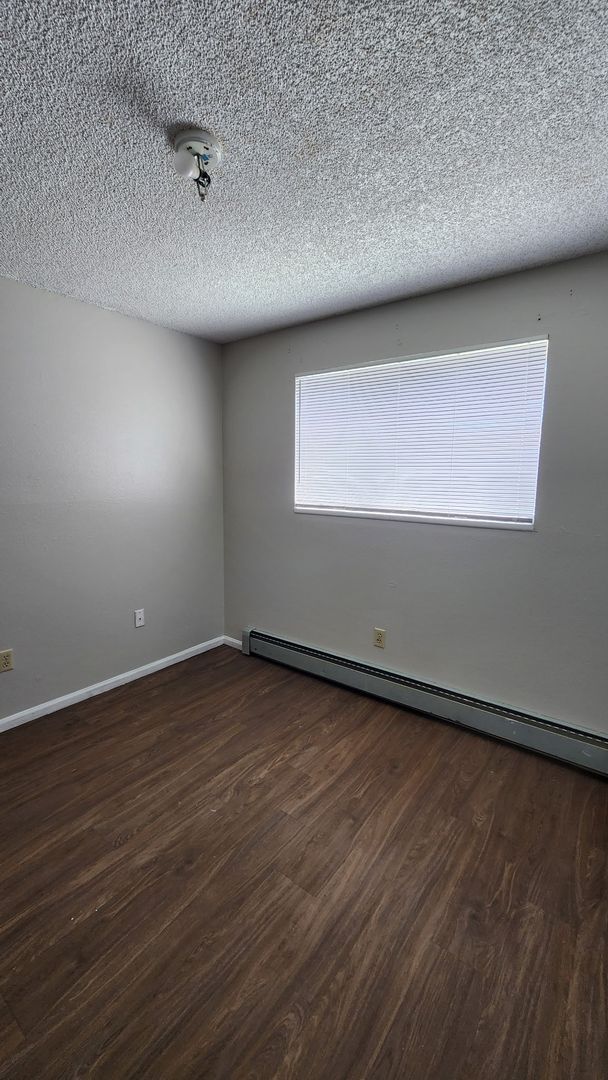 Building Photo - 4517 Parkview Dr