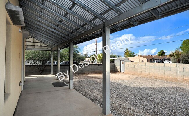 Building Photo - One-of-a-Kind Midtown 3 Bed 2.5 Bath Home | 2,040 SQ FT of Custom Craftsmanship