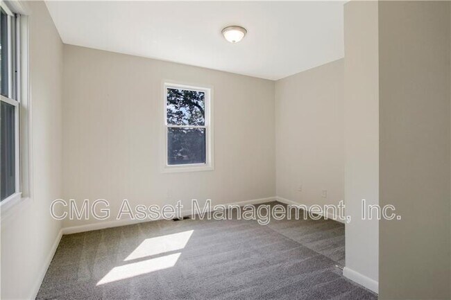 Building Photo - 551 Valley Hill Rd SE