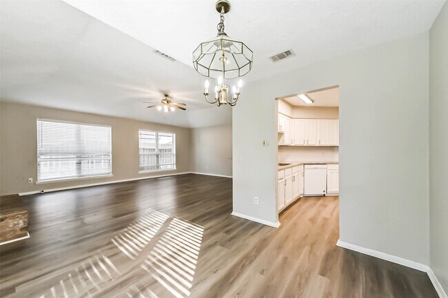 Building Photo - 2406 Pilgrims Bend Dr