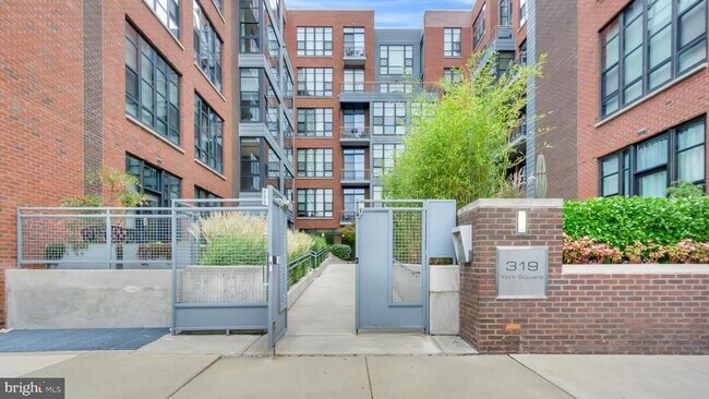 Building Photo - 317 Vine St
