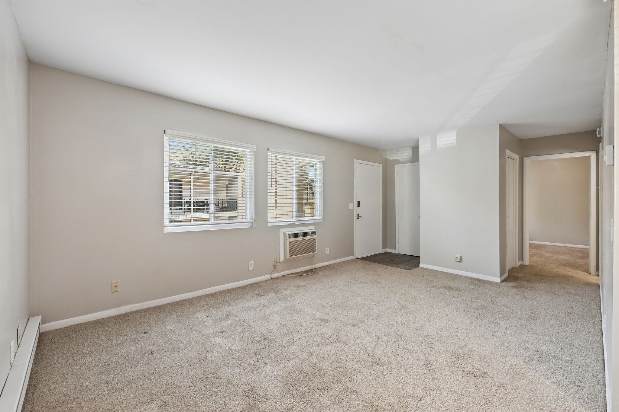 Building Photo - 550 Harding Plz